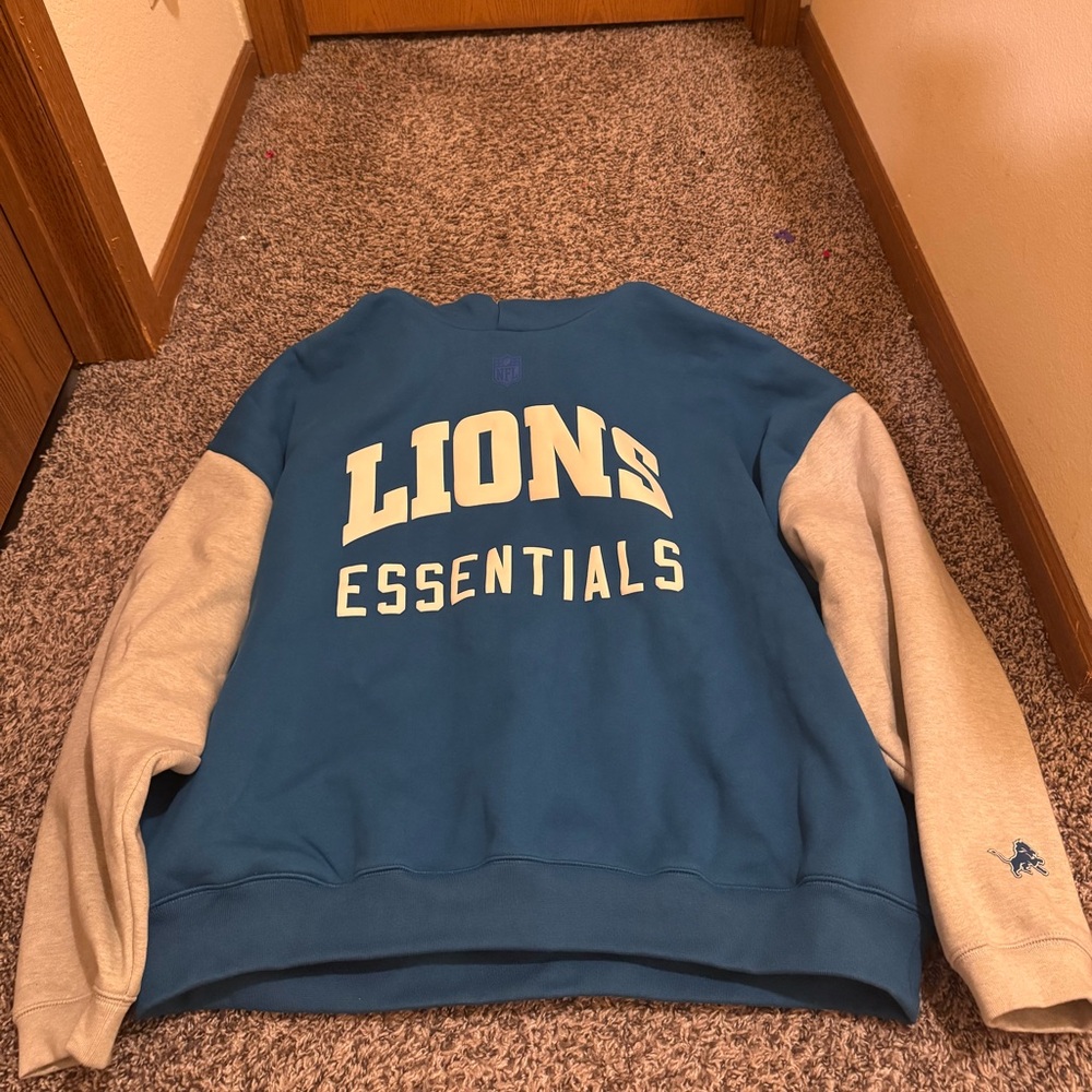 Men’s Fear of God Essentials lions hoodie